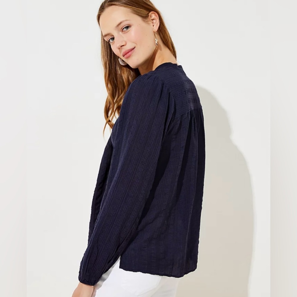 📦LAST CHANCE📦 Loft | Textured Navy Split Neck Blouse - Picture 3 of 9